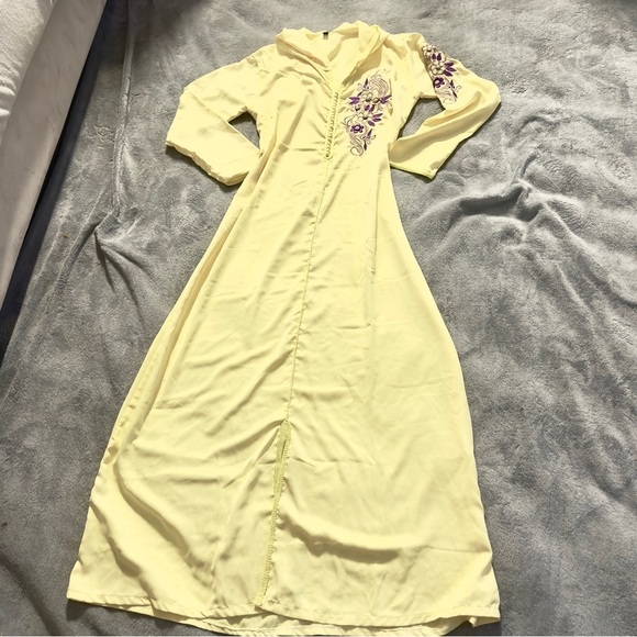 Elegant Yellow Maxi Dress with Purple Floral Embroidery - Picture 3 of 5